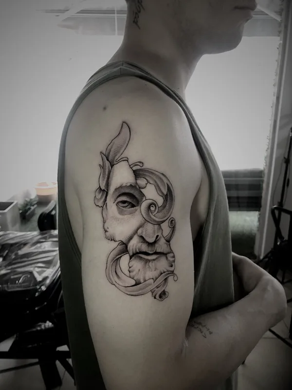 male black and grey black and grey tatouage sur bicep #91922 | Artiste tatoueur Leonel Za₿ala