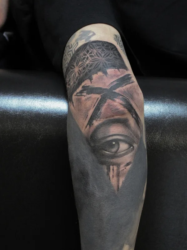black and grey blackwork татуировка на forearm #94617 | Тату мастер Даниил Иванов