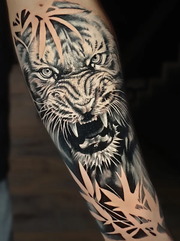 black and grey realism tatuaje en forearm #97857 | Tatuador Александр Sigal Ромашев