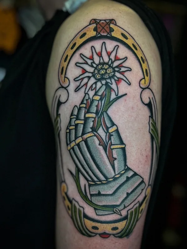 color neo-traditional татуировка на upper arm #93355 | Тату мастер Алексей Родионов