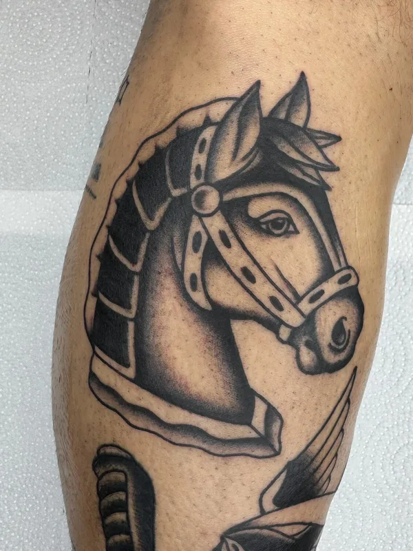 black and grey traditional татуировка на calf #93369 | Тату мастер Алексей Родионов