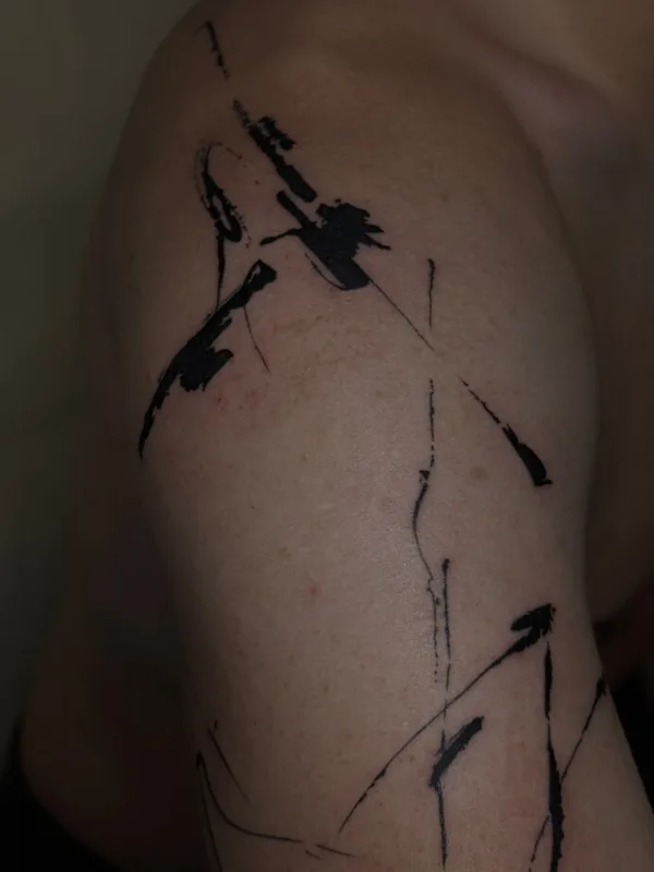 black abstract Tatuagem em upper arm #100344 | Tatuador KSANFTATTOOIST | Ксанф Виктория