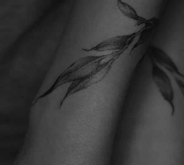 black and grey botanic Tatuagem em forearm #100345 | Tatuador KSANFTATTOOIST | Ксанф Виктория