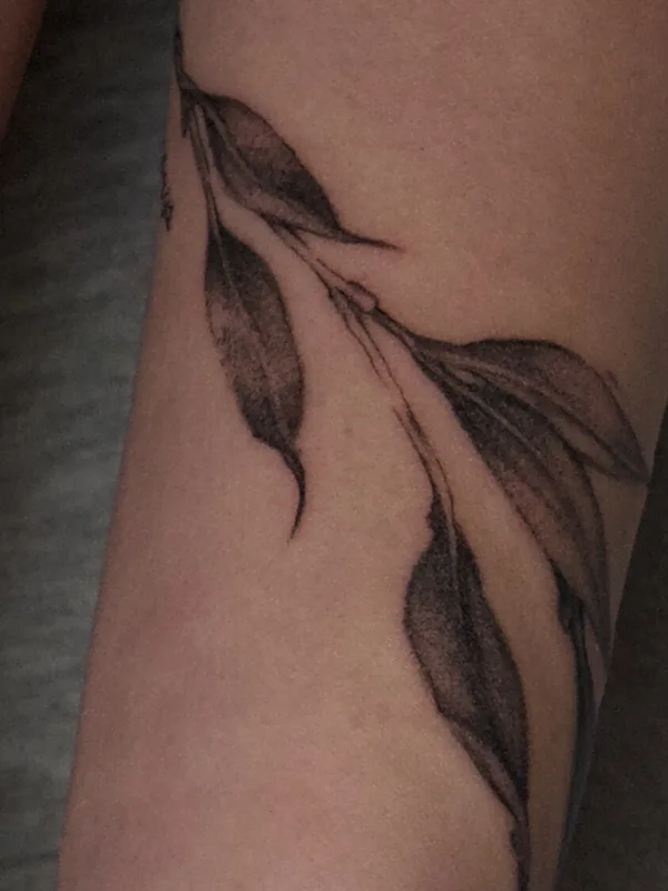 black and grey botanic Tatuagem em forearm #100350 | Tatuador KSANFTATTOOIST | Ксанф Виктория