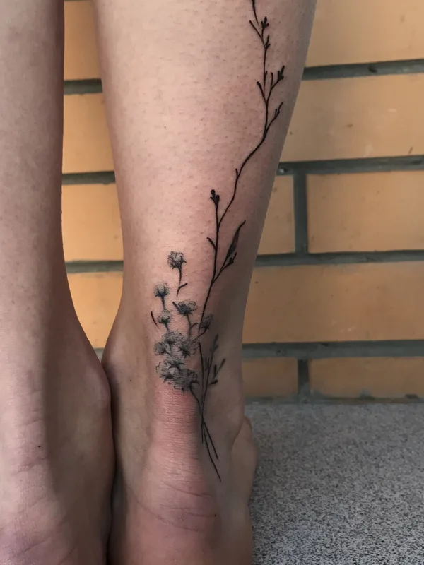female black and grey fineline Tatuagem em ankle #100351 | Tatuador KSANFTATTOOIST | Ксанф Виктория