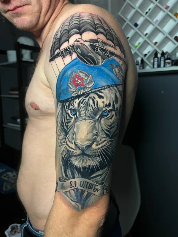 male blackandgrey realism tatuaje en upper arm #100729 | Tatuador Вероника Катаева