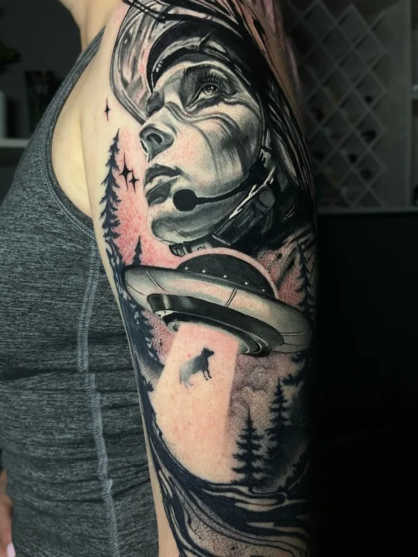 female blackandgrey realism tatuaje en upper arm #100728 | Tatuador Вероника Катаева