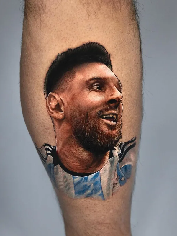color photorealism tattoo auf calf #92701 | Tätowierer Anastasis Koukoulas
