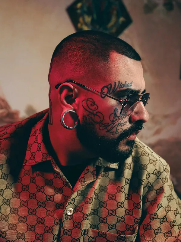 male black lettering tattoo auf face #92707 | Tätowierer Anastasis Koukoulas