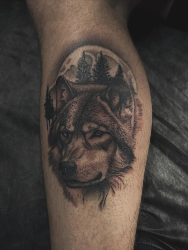 black and grey realism tattoo auf calf #97714 | Tätowierer Евгений Гнётов