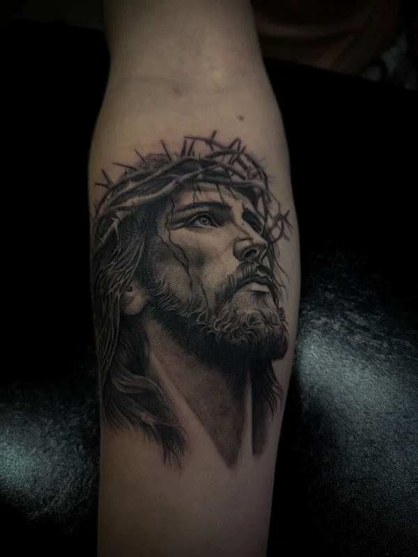 black and grey realism tattoo auf forearm #97717 | Tätowierer Евгений Гнётов