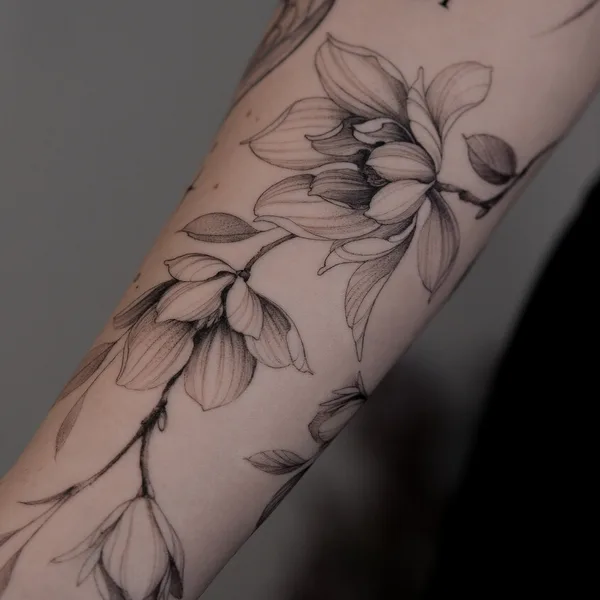 Graphic tattoo by Juliaavoo in Moscow
