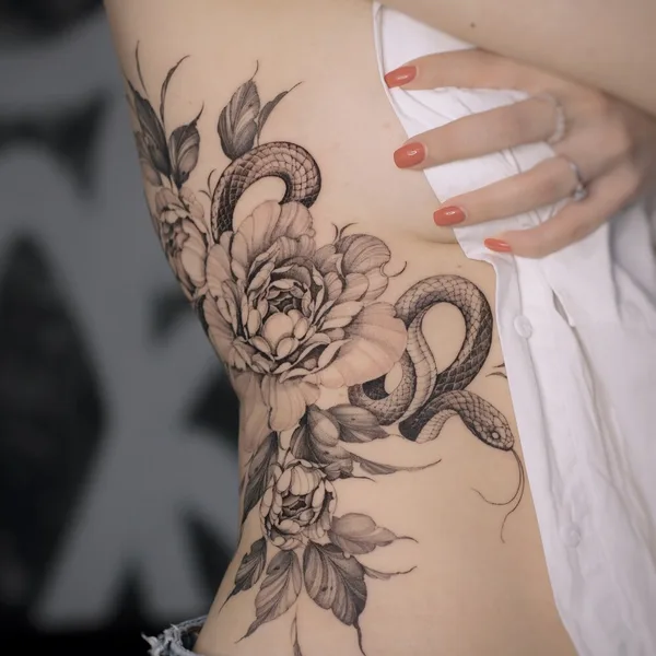 Graphic tattoo by Juliaavoo in Moscow