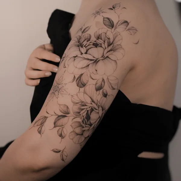 Graphic tattoo by Juliaavoo in Moscow
