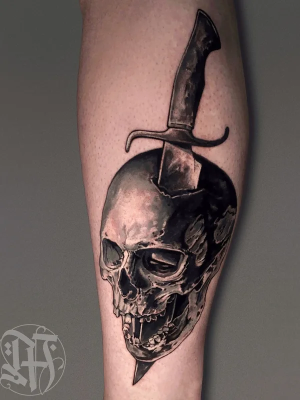 male blackandgrey authorsstyle tattoo auf shin #93446 | Tätowierer Саша Мезо