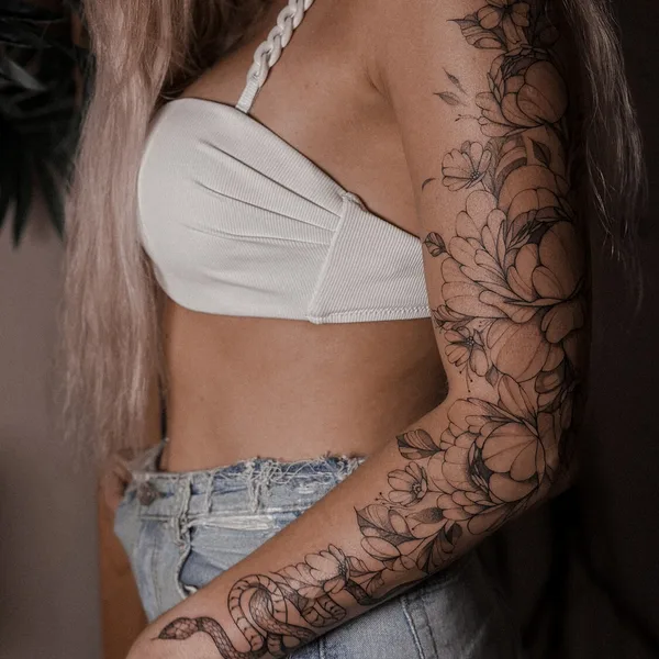 Minimalism tattoo by Лина Ермоленко in Сочи