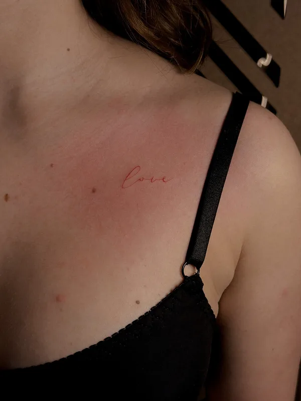 female color fineline Tatuagem em collarbone #96873 | Tatuador Лина Ермоленко
