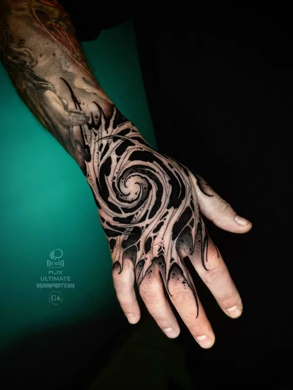 male blackandgrey darklettering Tatuagem em arm #97604 | Tatuador Сергей Тымкив