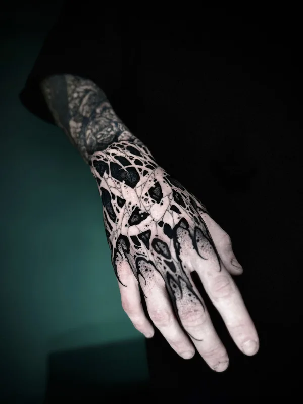 male blackandgrey darklettering Tatuagem em arm #103336 | Tatuador Сергей Тымкив