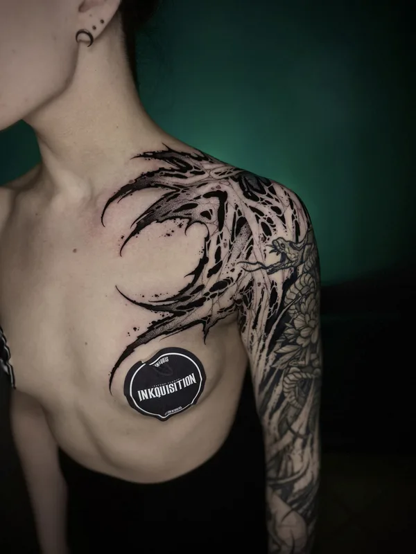 female blackandgrey darklettering Tatuagem em breast #103337 | Tatuador Сергей Тымкив