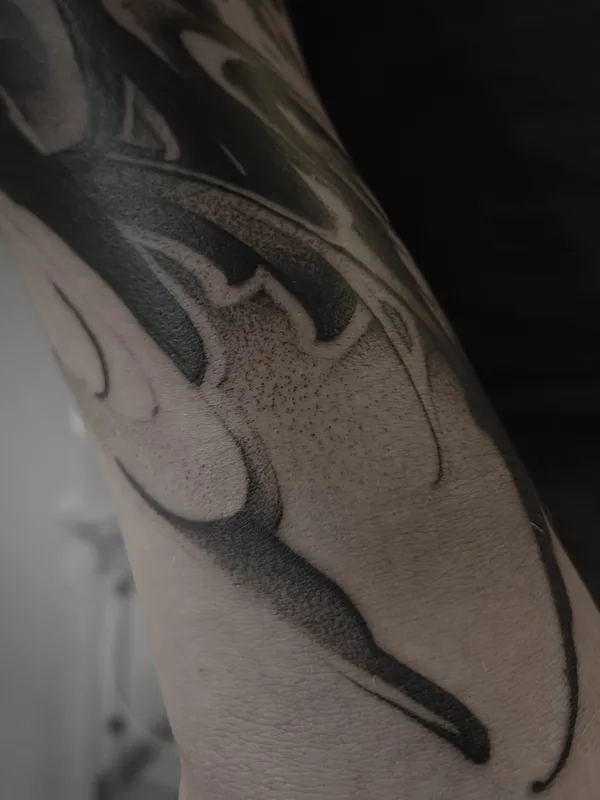 male black darklettering tattoo auf forearm #96128 | Tätowierer Redz Roman