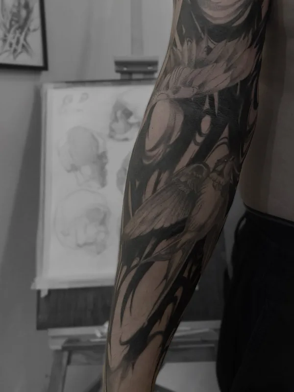 male black darklettering tattoo auf sleeve #96573 | Tätowierer Redz Roman