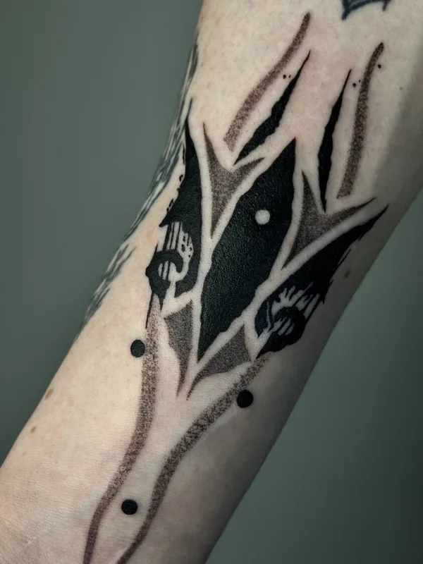 Абстрактная tattoo by VIkykomori in Тбилиси