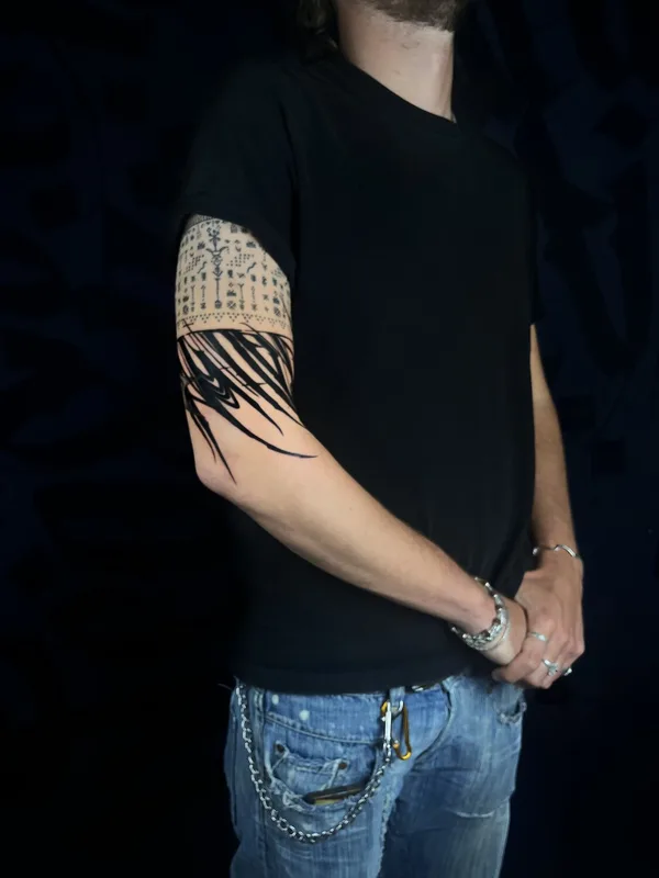 Абстрактная tattoo by VIkykomori in Тбилиси