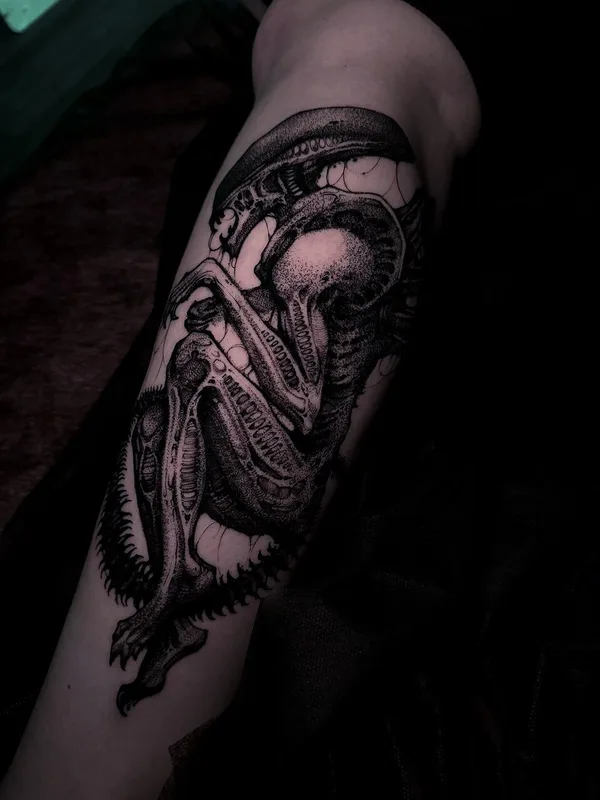black and grey blackwork татуировка на forearm #95913 | Тату мастер ГЛЕБ ФИЛЬШИН