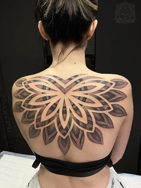 female blackandgrey whipshading татуировка на back #102406 | Тату мастер Иоанн Лео ( LEO-VAN )