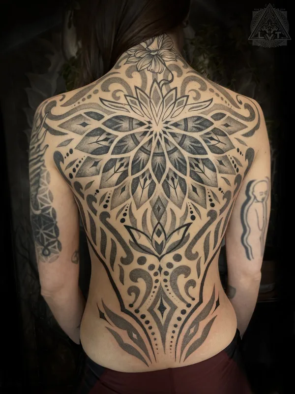 female blackandgrey whipshading татуировка на back #104459 | Тату мастер Иоанн Лео ( LEO-VAN )