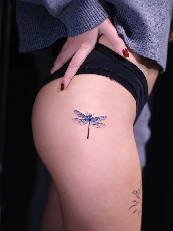 female color fineline tattoo on hip #92580 | Tattoo Artist Tatuaggi di Porcellana