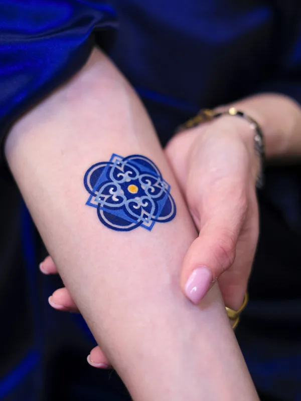 female color geometric tattoo on forearm #92584 | Tattoo Artist Tatuaggi di Porcellana