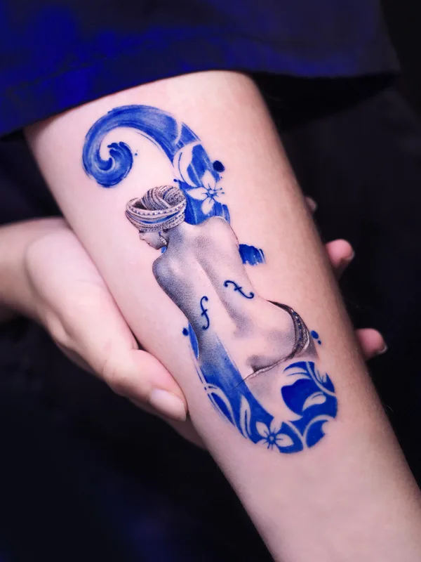 female color illustrative tattoo on forearm #92583 | Tattoo Artist Tatuaggi di Porcellana