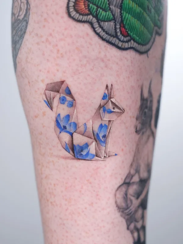color illustrative tattoo on thigh #92822 | Tattoo Artist Tatuaggi di Porcellana