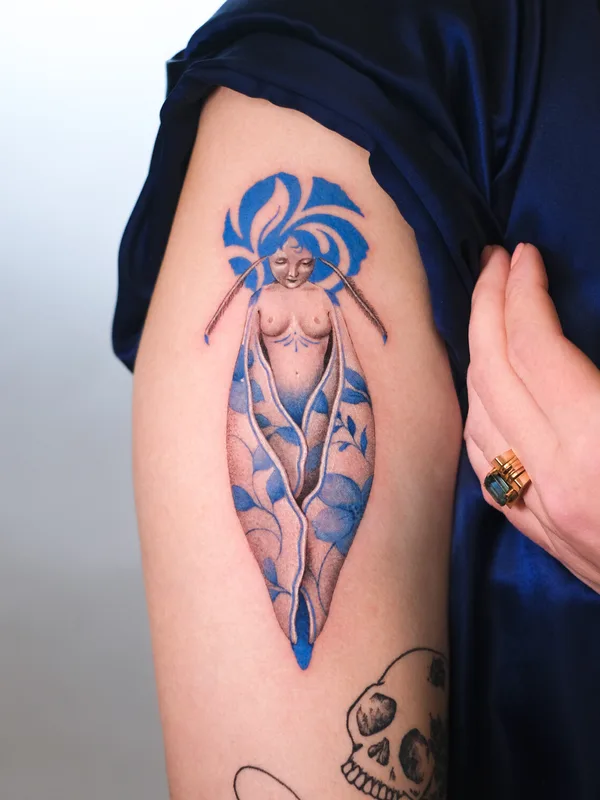 female color illustrative tattoo on upper arm #92824 | Tattoo Artist Tatuaggi di Porcellana