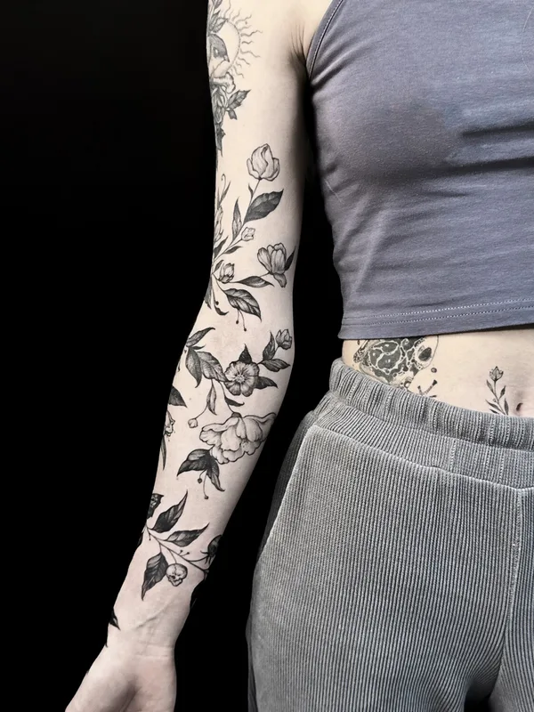 female black and grey blackwork татуировка на forearm #91603 | Тату мастер Мария / serene.sirin 