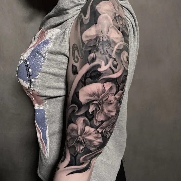 Illustrative tattoo by Kirill Putiatin in Saint Petersburg