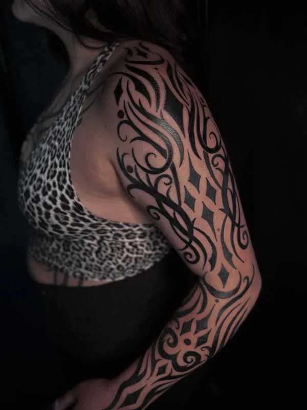 female black tribal Tatuaggio su full sleeve #96811 | Tatuatore Avnas Amy