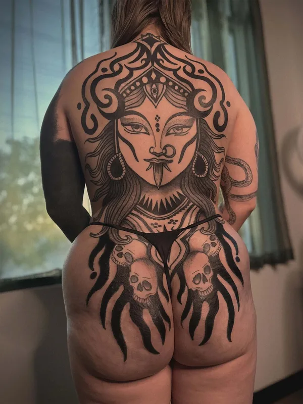 female black blackwork Tatuaggio su full back #96816 | Tatuatore Avnas Amy