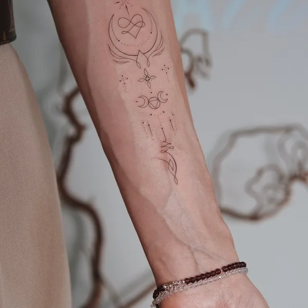 Лайнворк tattoo by Ирина Шмаринова in Москва