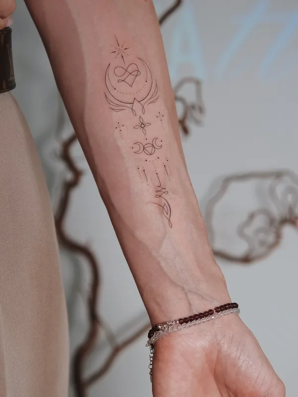 female black fineline tatuaje en forearm #99299 | Tatuador Ирина Шмаринова