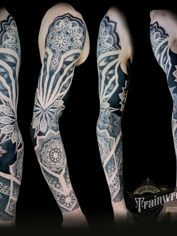 blackandgrey blackwork татуировка на forearm #102041 | Тату мастер Trainwreck Tattoo Studio/ David Gray Tattoos