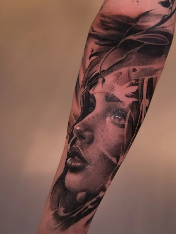 female black and grey realism 타투 부위 forearm #96758 | 타투이스트 Александр Максимов