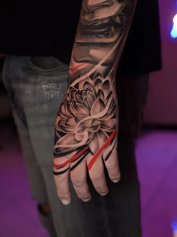 black and grey black and grey Tatuaggio su hand #97238 | Tatuatore Елена Farukon