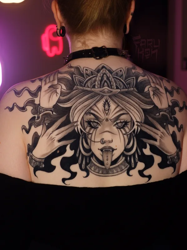 female black and grey illustrative Tatuaggio su upper back #100799 | Tatuatore Елена Farukon