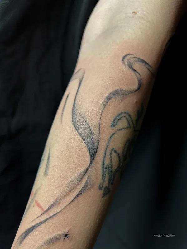 female blackandgrey abstract Tatuagem em forearm #99465 | Tatuador Валерия Ранио