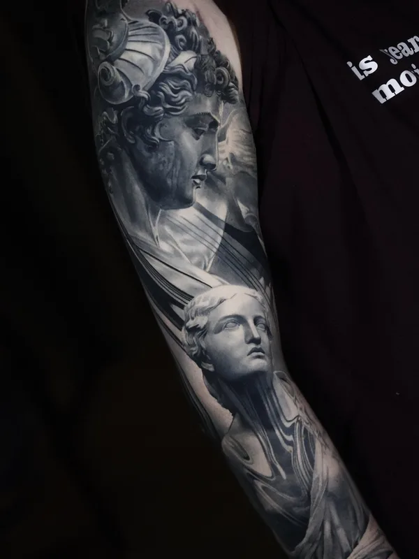 female blackandgrey realism татуировка на shoulder #97648 | Тату мастер Кирилл Федосеев 