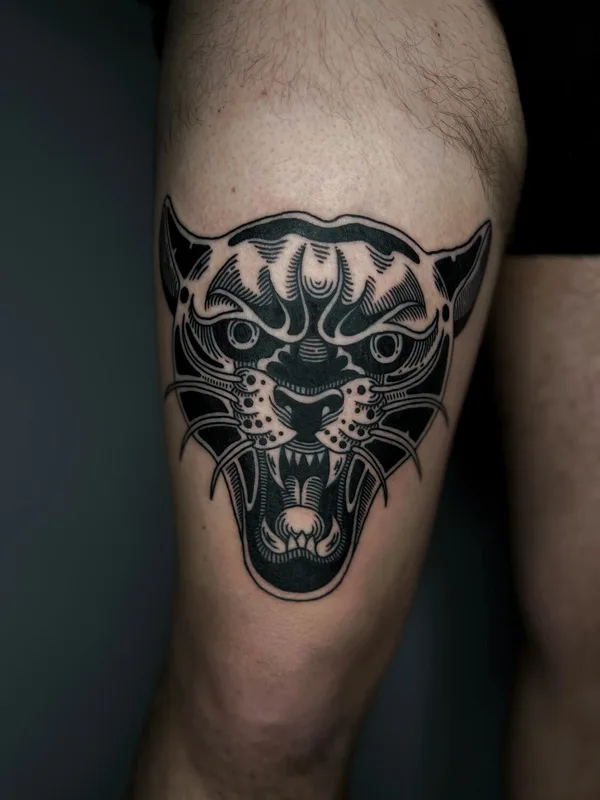 black traditional Tatuaggio su thigh #99552 | Tatuatore Сева Назаров