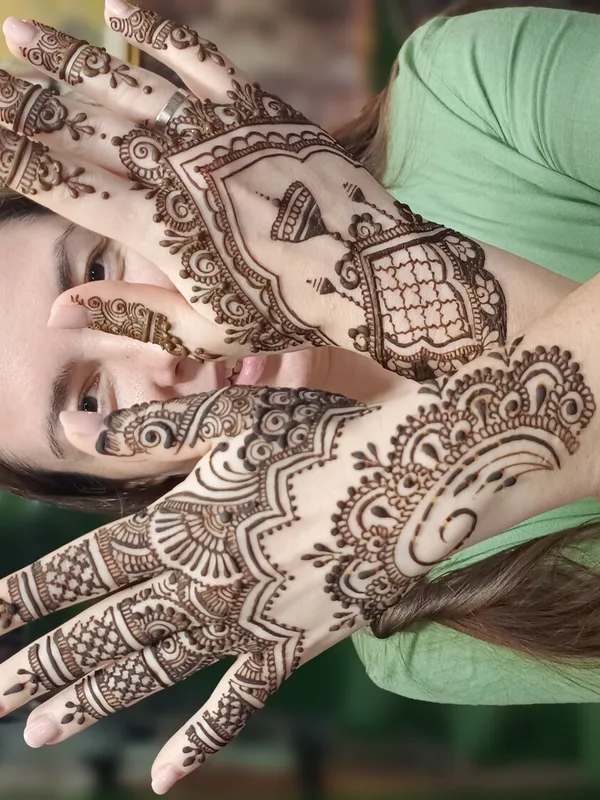 female black ornamental 纹身 在 hand #93111 | 纹身师 Ajay yadav